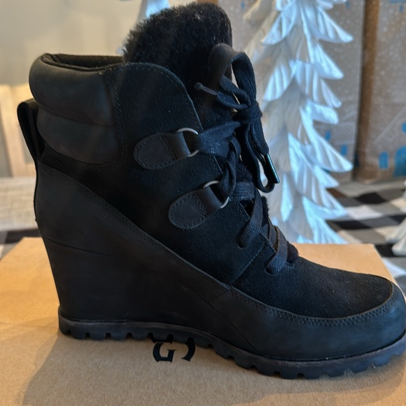 Women’s Ugg Black Valory Boots size 7.5. - Picture 5 of 7